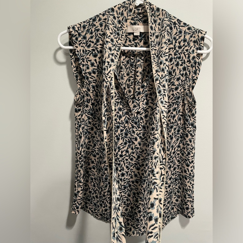 {LOFT} blouse tanktop floral front tie detail cream blue floral print size XS - Picture 3 of 5